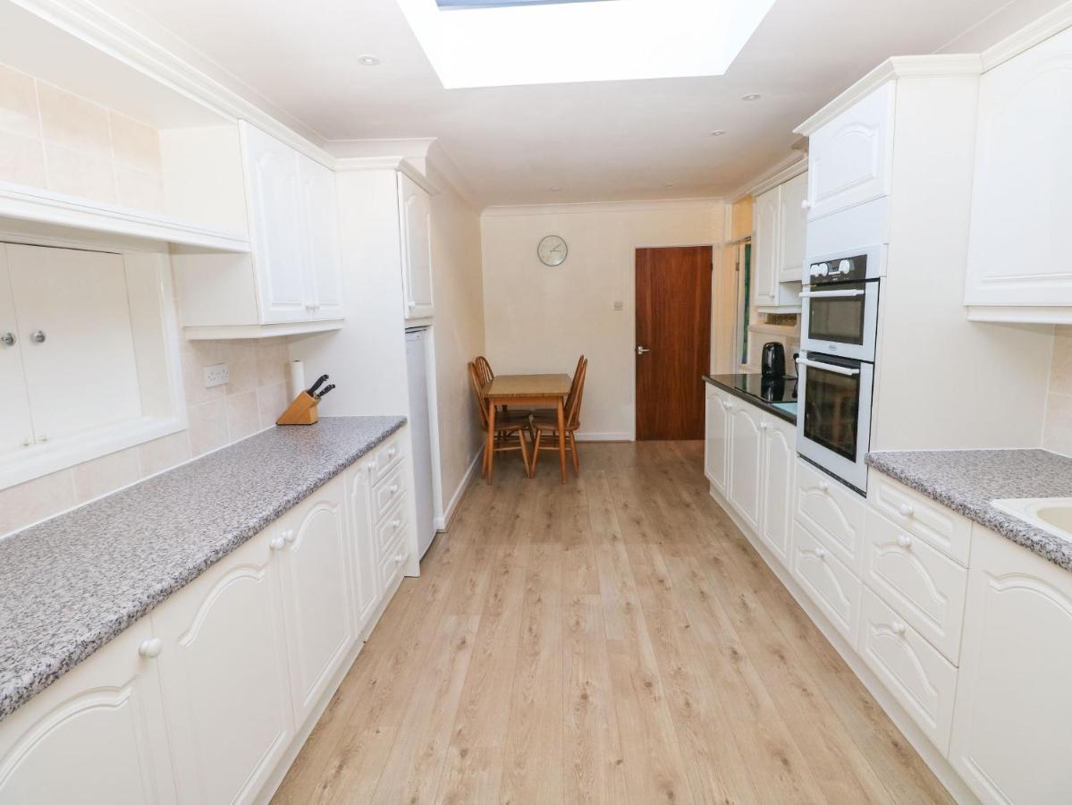30 Long Shepherds Drive * Swansea
