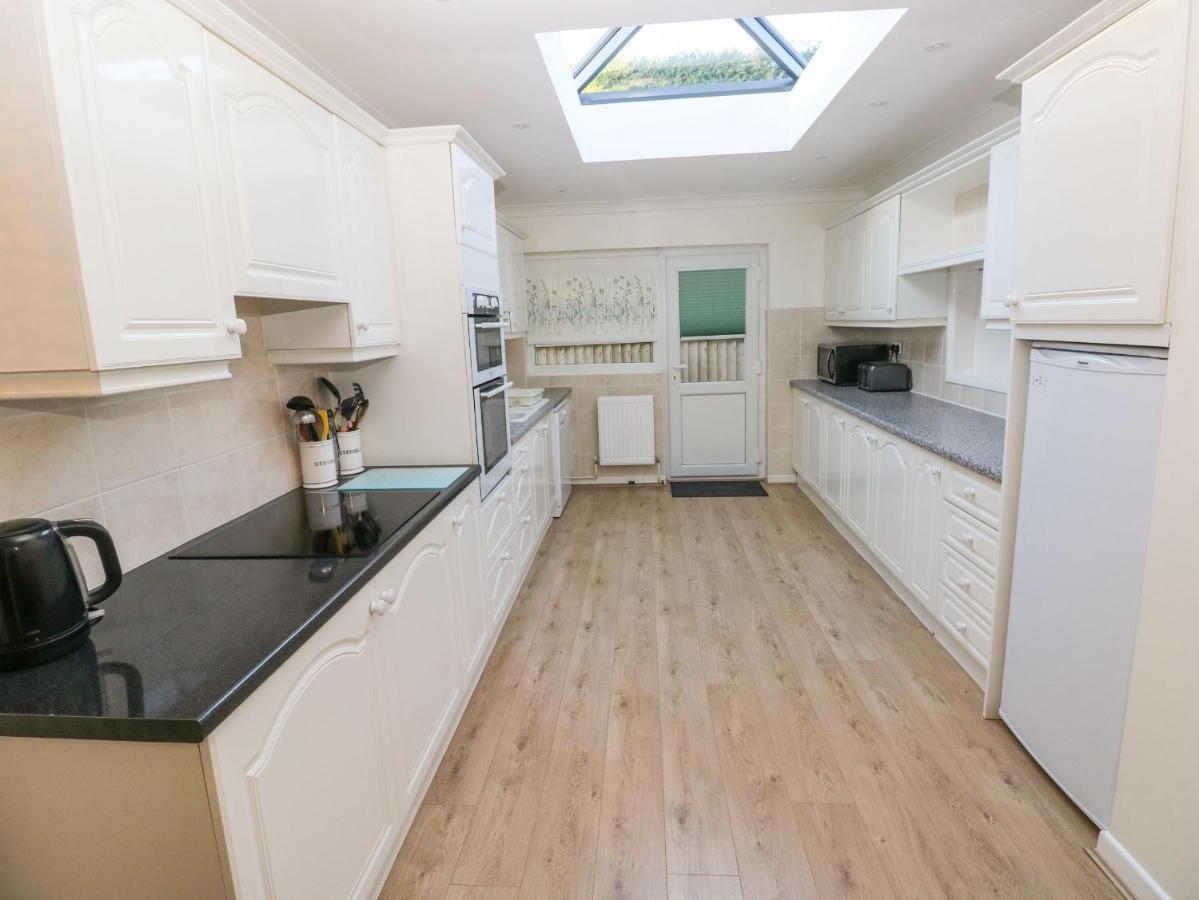 30 Long Shepherds Drive * Swansea