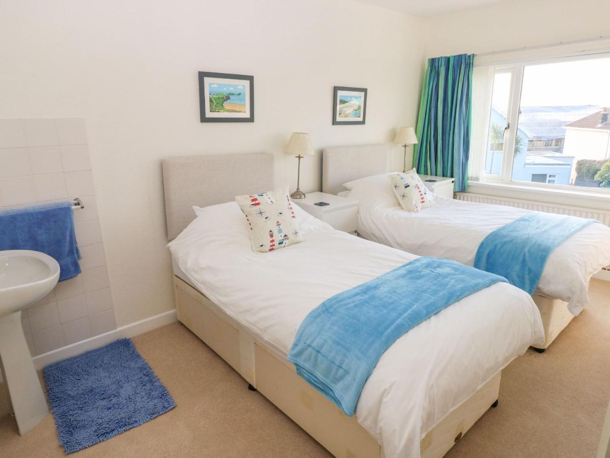 30 Long Shepherds Drive * Swansea