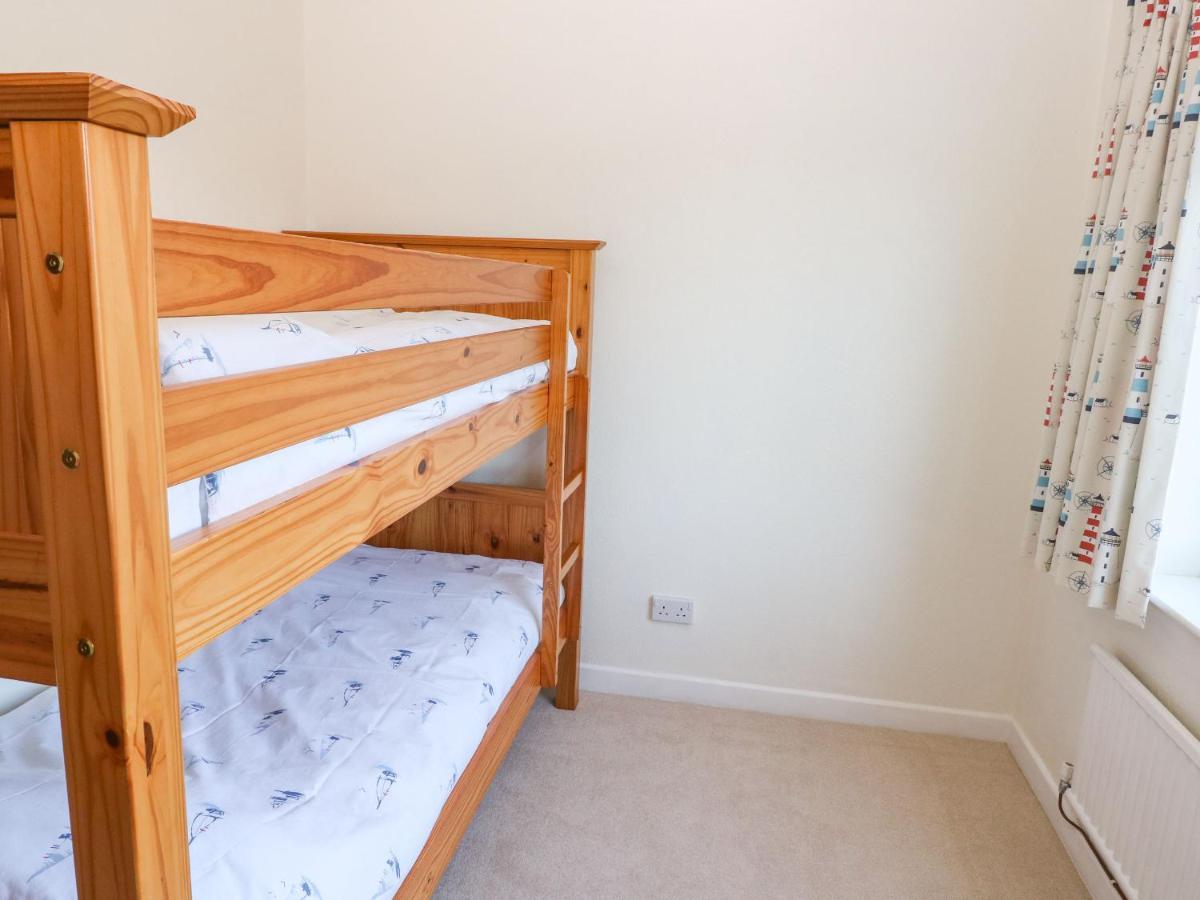 30 Long Shepherds Drive * Swansea